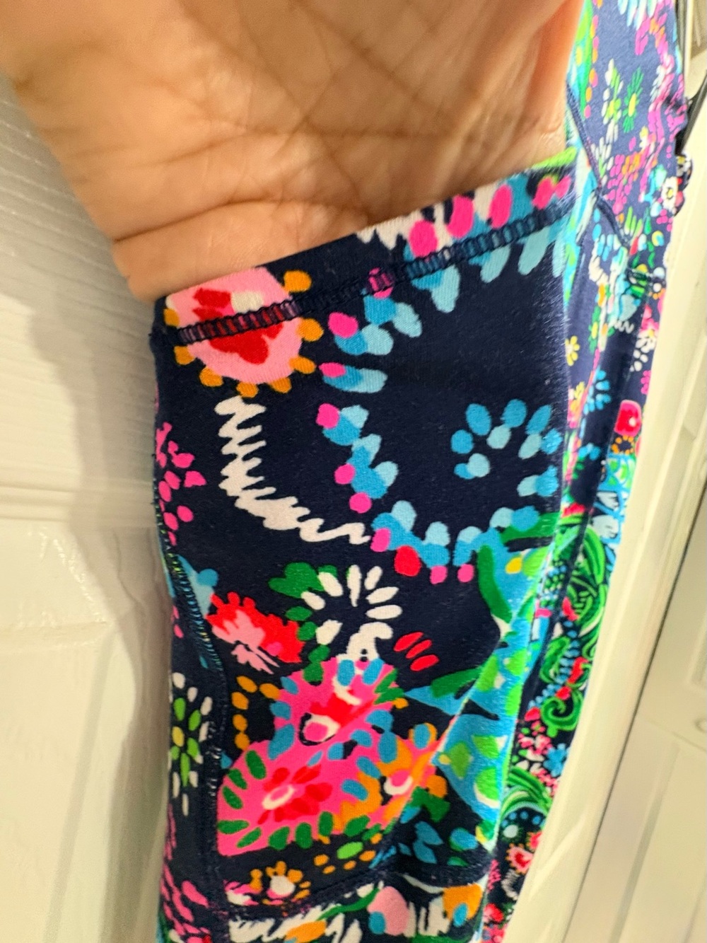 Lilly Pulitzer Women's Navy Floral Print Capri Leggings - Picture 4 of 6